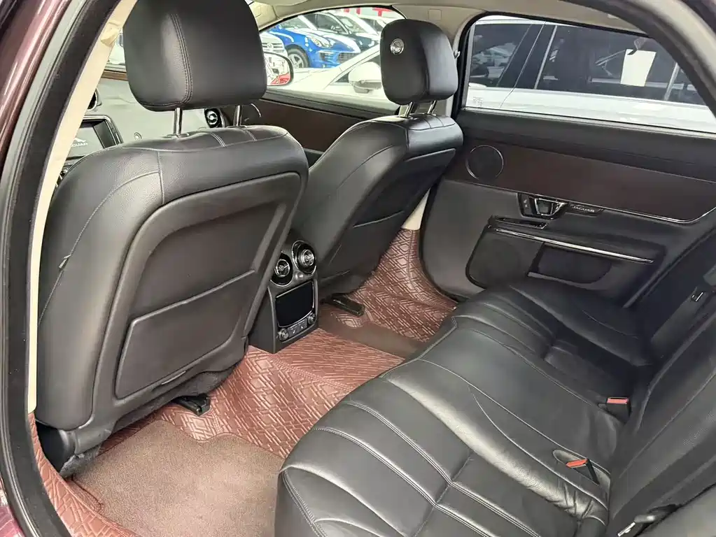 Jaguar XJ — миниатюра 9