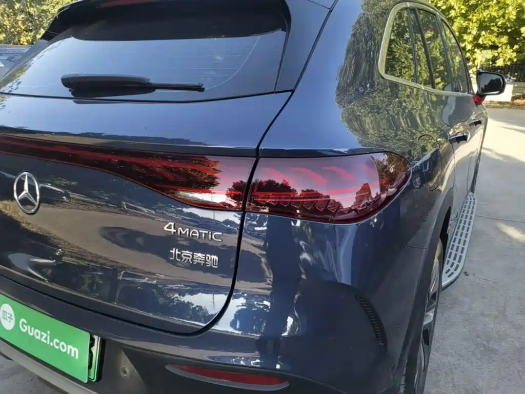 Mercedes-Benz EQE SUV — миниатюра 8