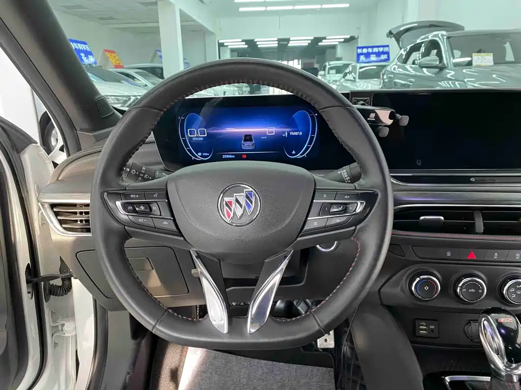 Buick Verano — миниатюра 13