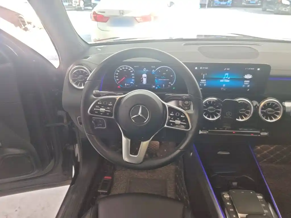 Mercedes-Benz GLB — миниатюра 11