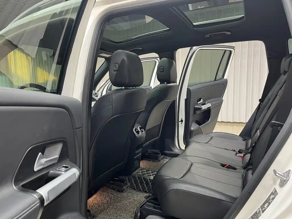 Mercedes-Benz GLB — миниатюра 10