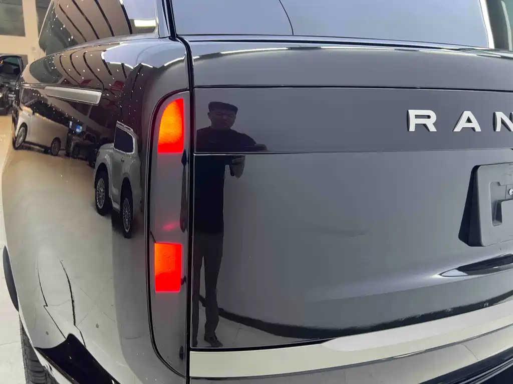 Land Rover Range Rover — миниатюра 8