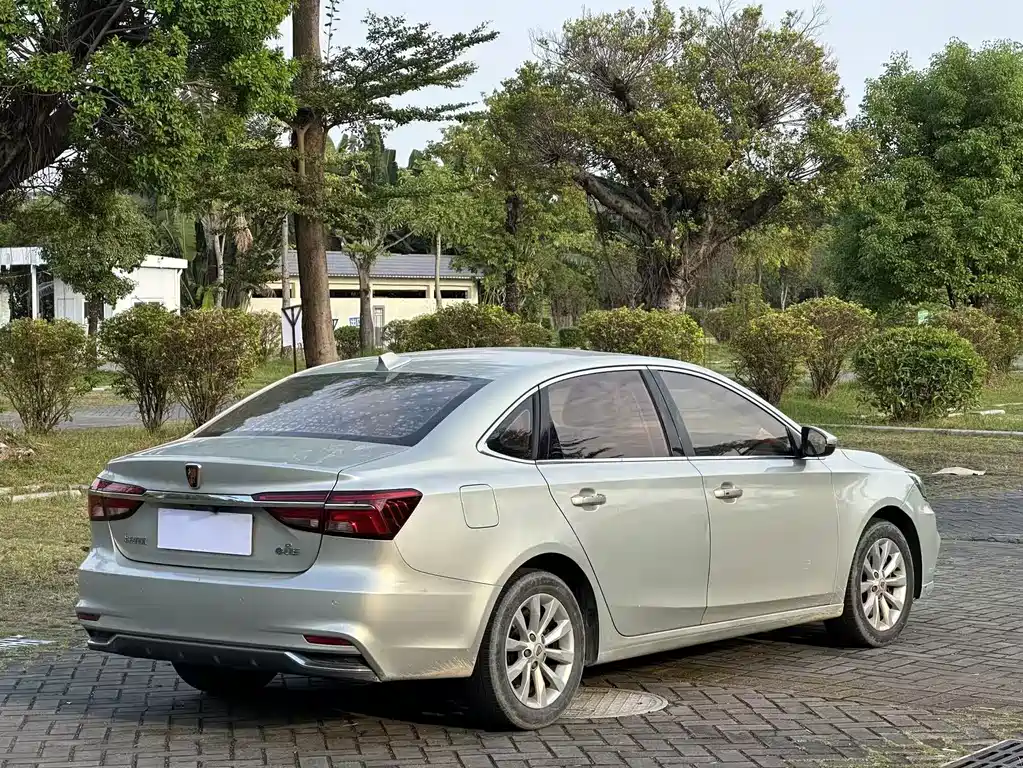 Roewe i6 New Energy — миниатюра 9