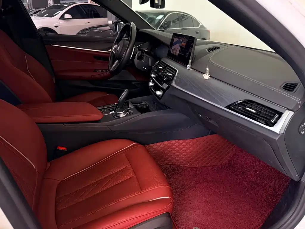 BMW 5 Series — миниатюра 14