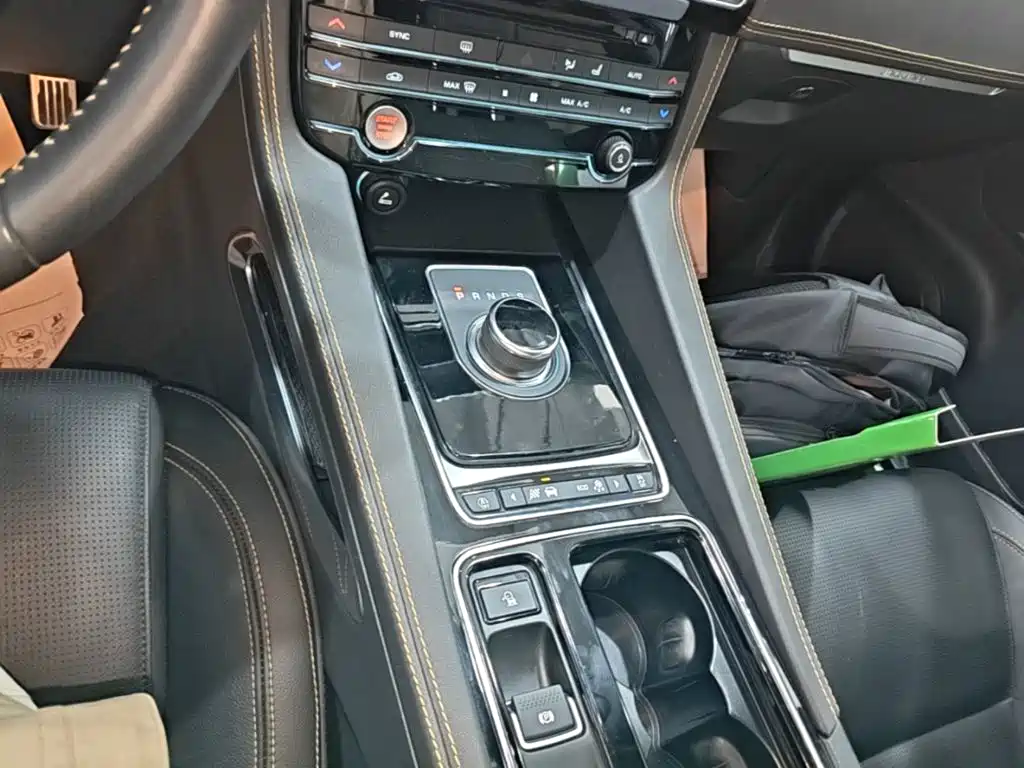 Jaguar F-PACE — миниатюра 14