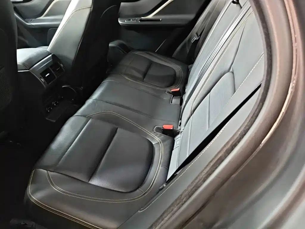 Jaguar F-PACE — миниатюра 17