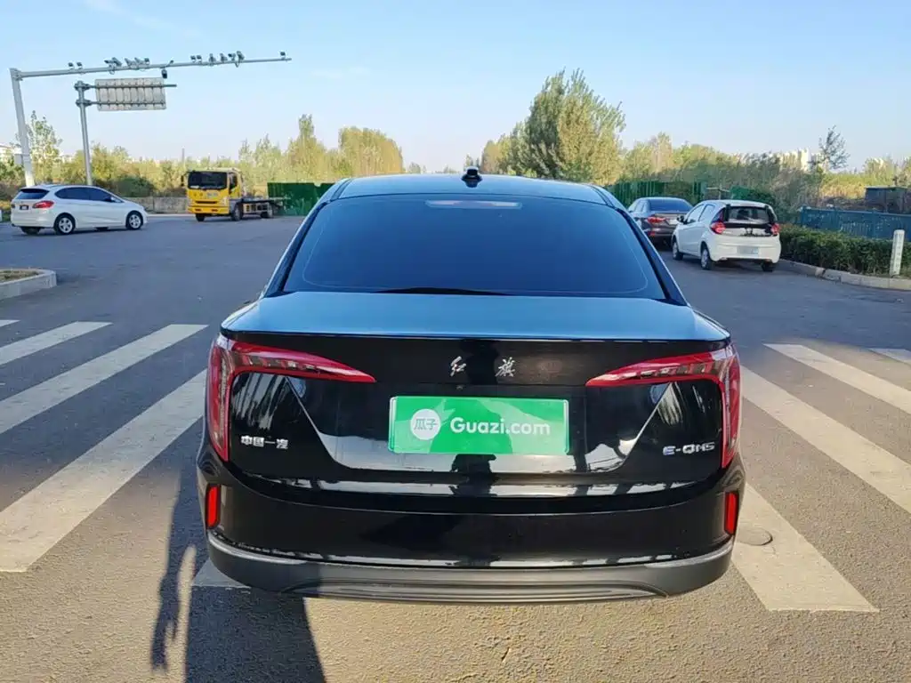 Hongqi Hongqi E-QM5 — миниатюра 6