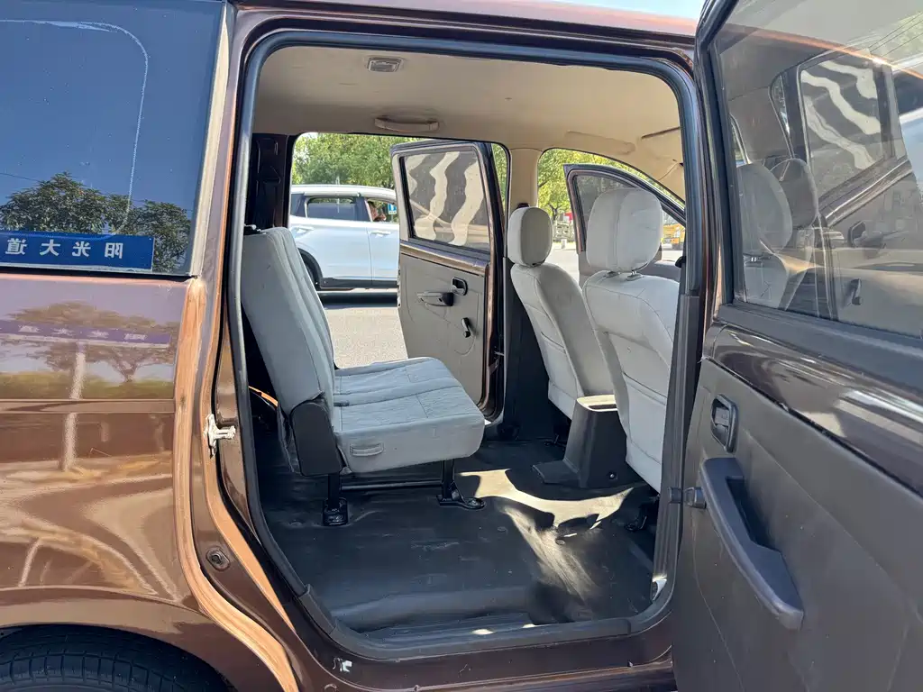 Wuling Hongguang — миниатюра 10