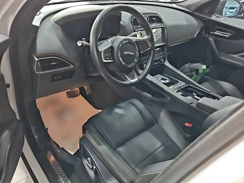 Jaguar F-PACE — миниатюра 10