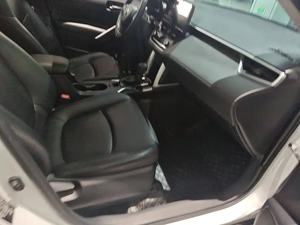 Toyota Corolla Cross — миниатюра 25