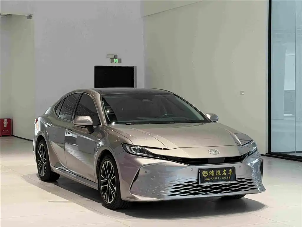 Toyota Camry — миниатюра 3
