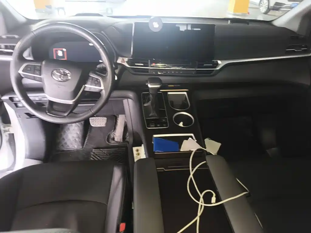 Toyota Granvia — миниатюра 10