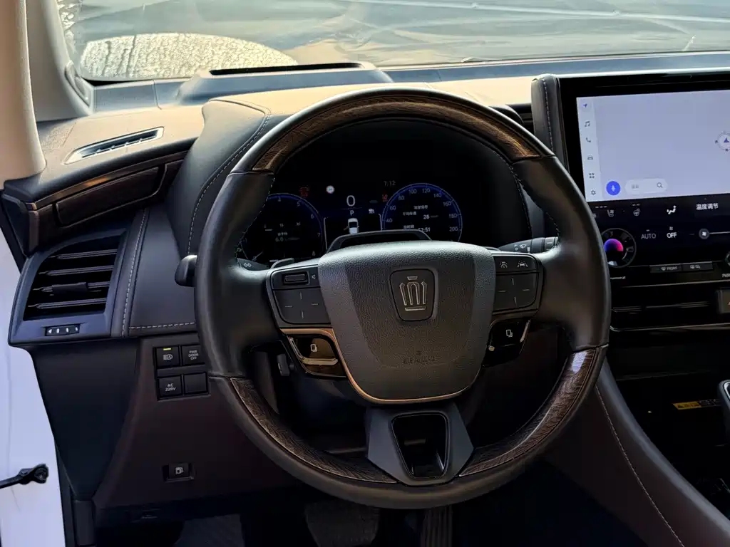 Toyota Vellfire — миниатюра 8
