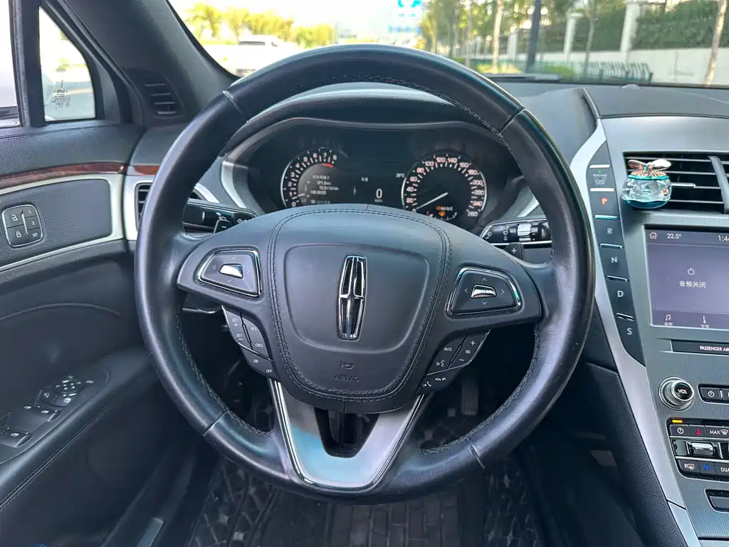 Lincoln MKZ — миниатюра 4