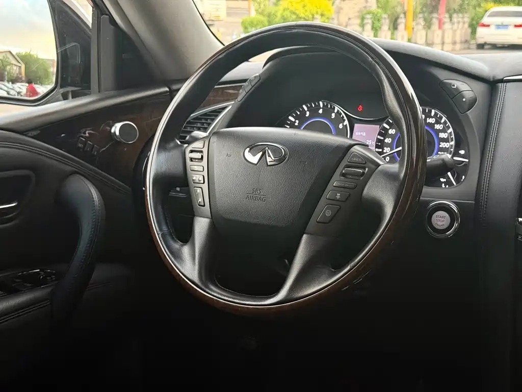 Infiniti QX 2011 QX56