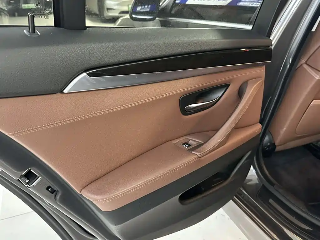 BMW 5 Series (Import) — миниатюра 14