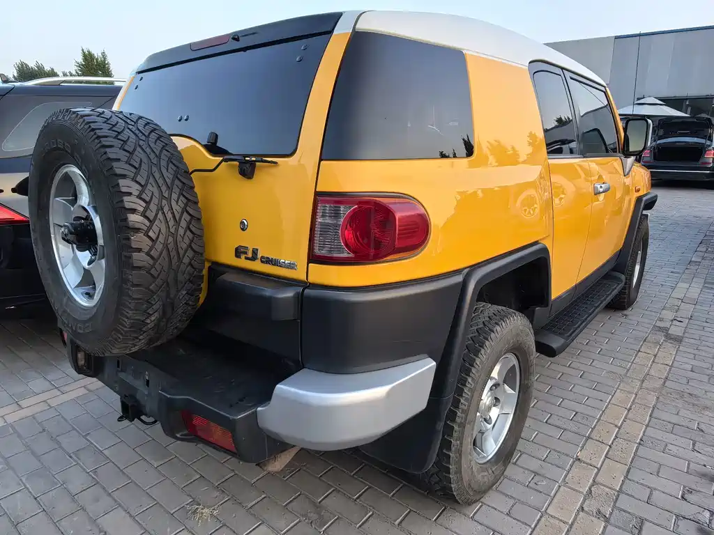 Toyota FJ Cruiser — миниатюра 12