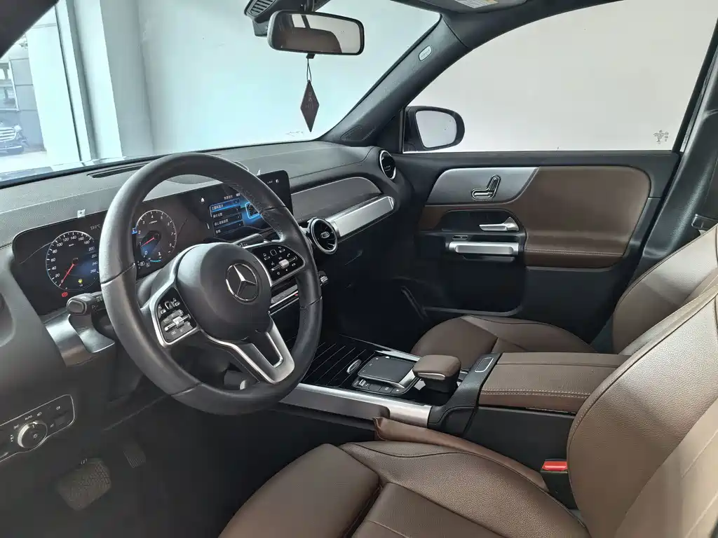 Mercedes-Benz GLB — миниатюра 13