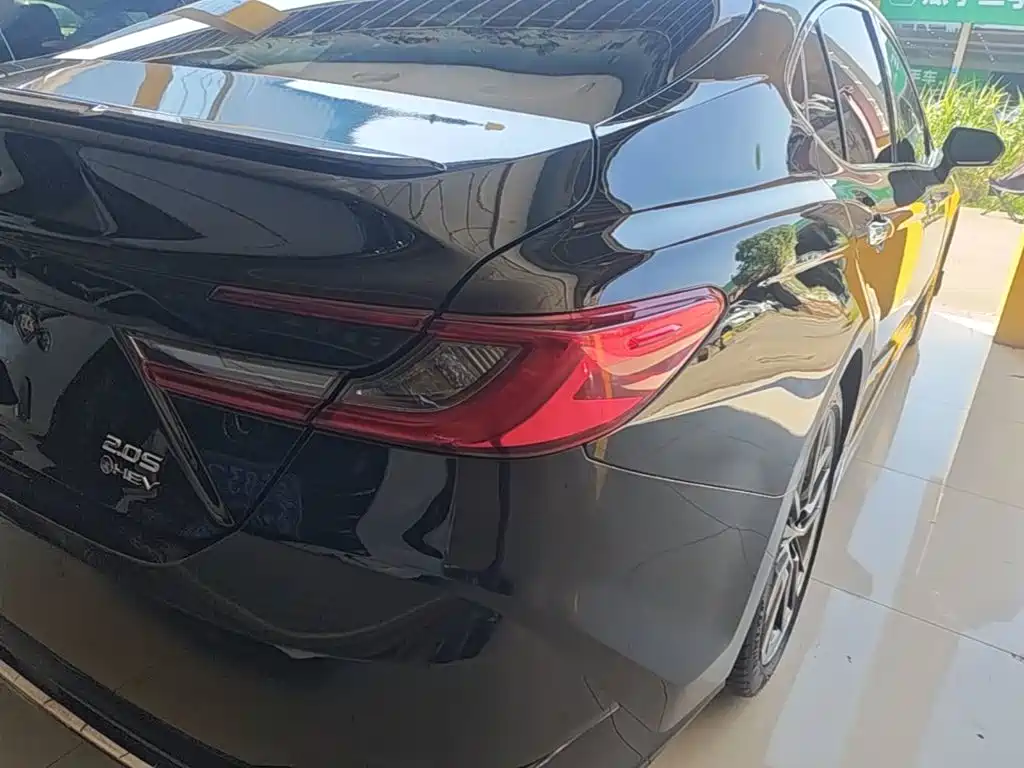 Toyota Camry — миниатюра 8