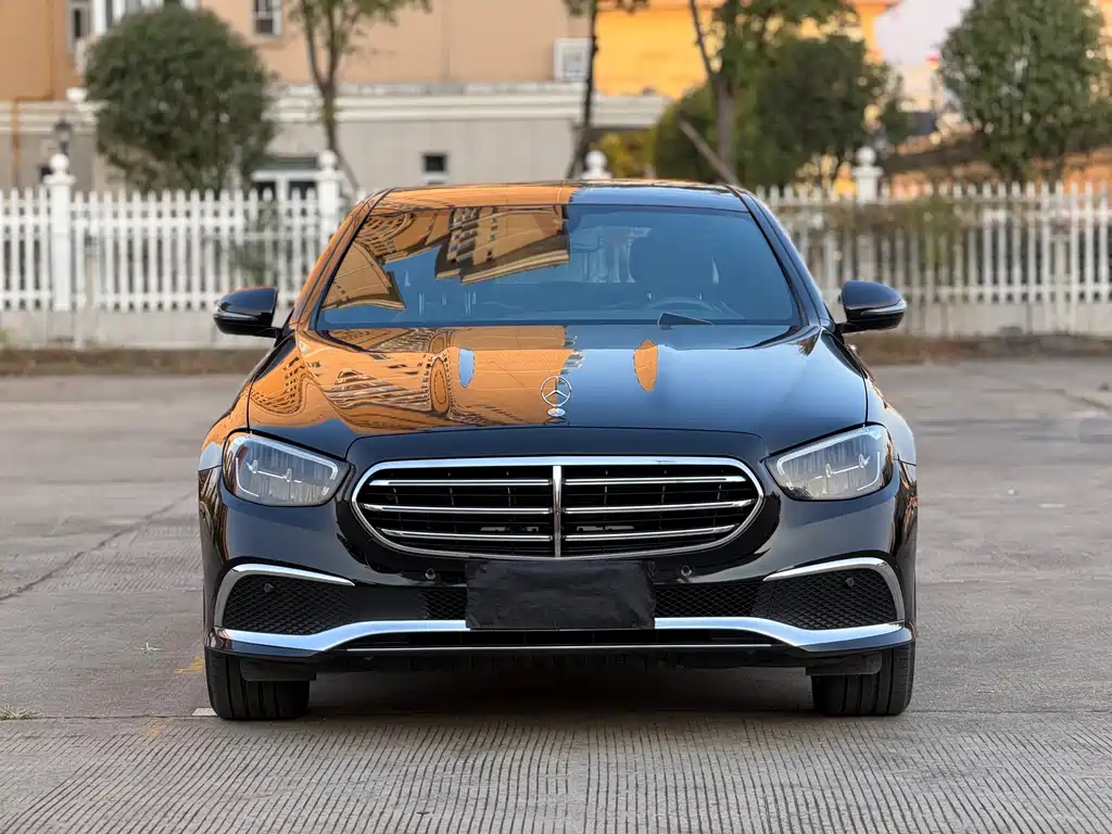 Mercedes-Benz E-Class — миниатюра 2