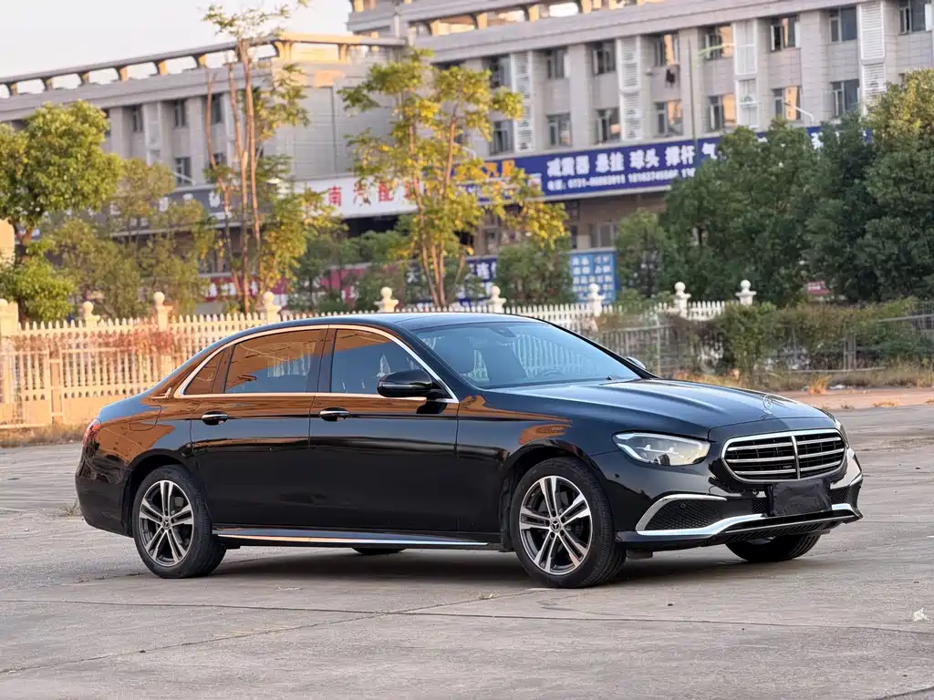 Mercedes-Benz E-Class — миниатюра 6