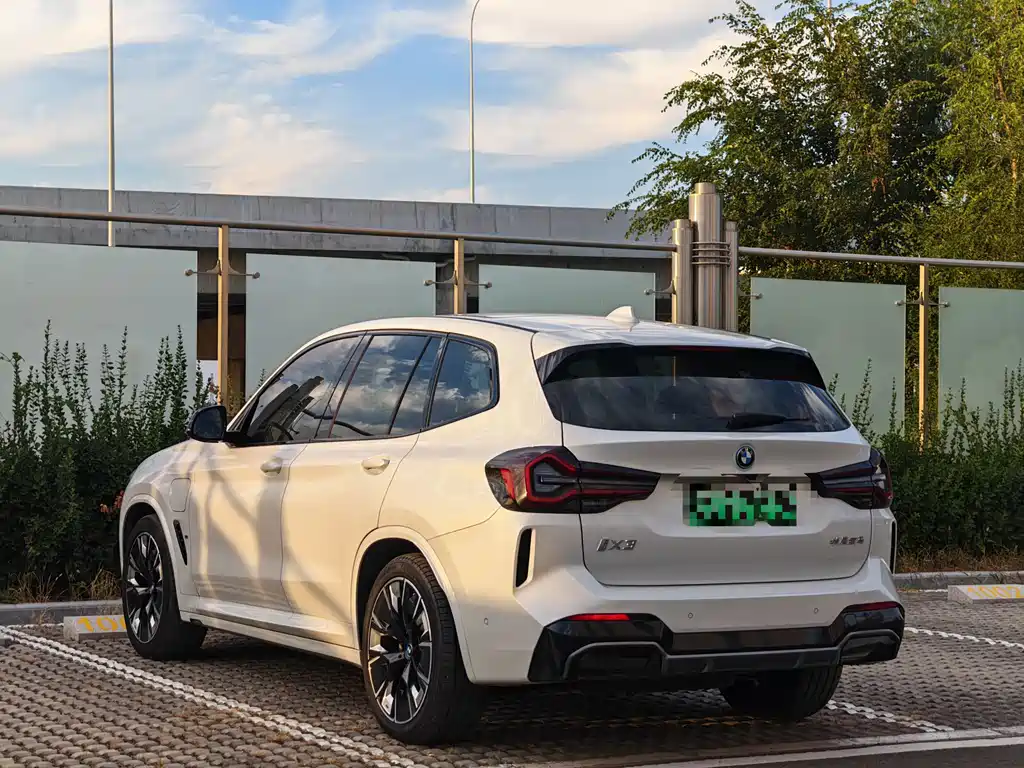 BMW iX3 — миниатюра 6