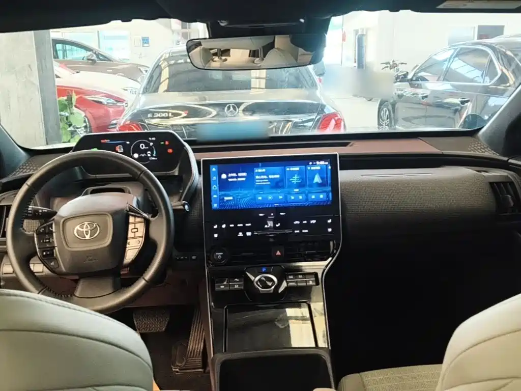 Toyota bZ4X — миниатюра 10
