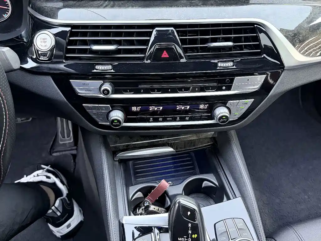 BMW 5 Series — миниатюра 4