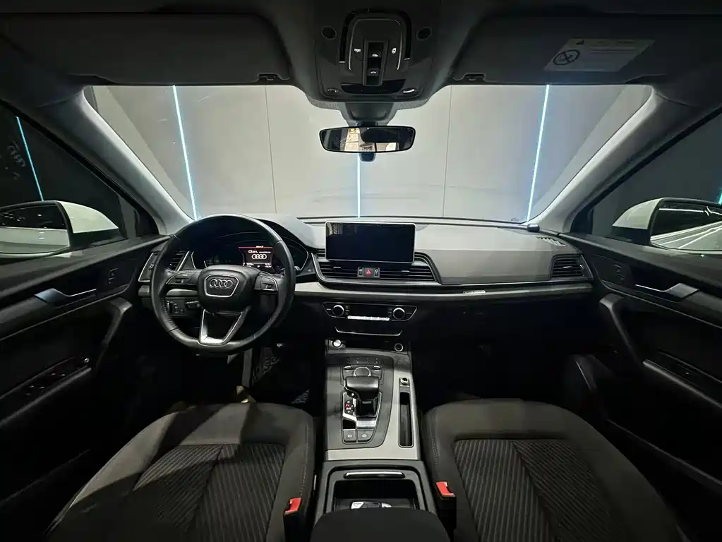 Audi Q5L - фото 9