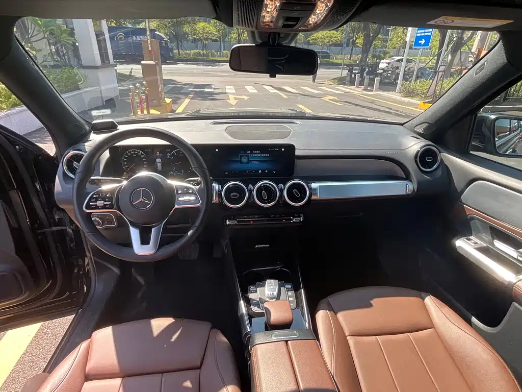 Mercedes-Benz GLB — миниатюра 10