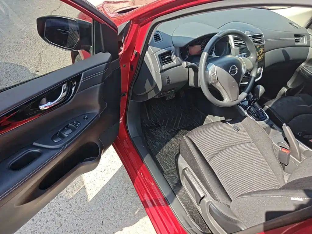 Nissan Tiida — миниатюра 16