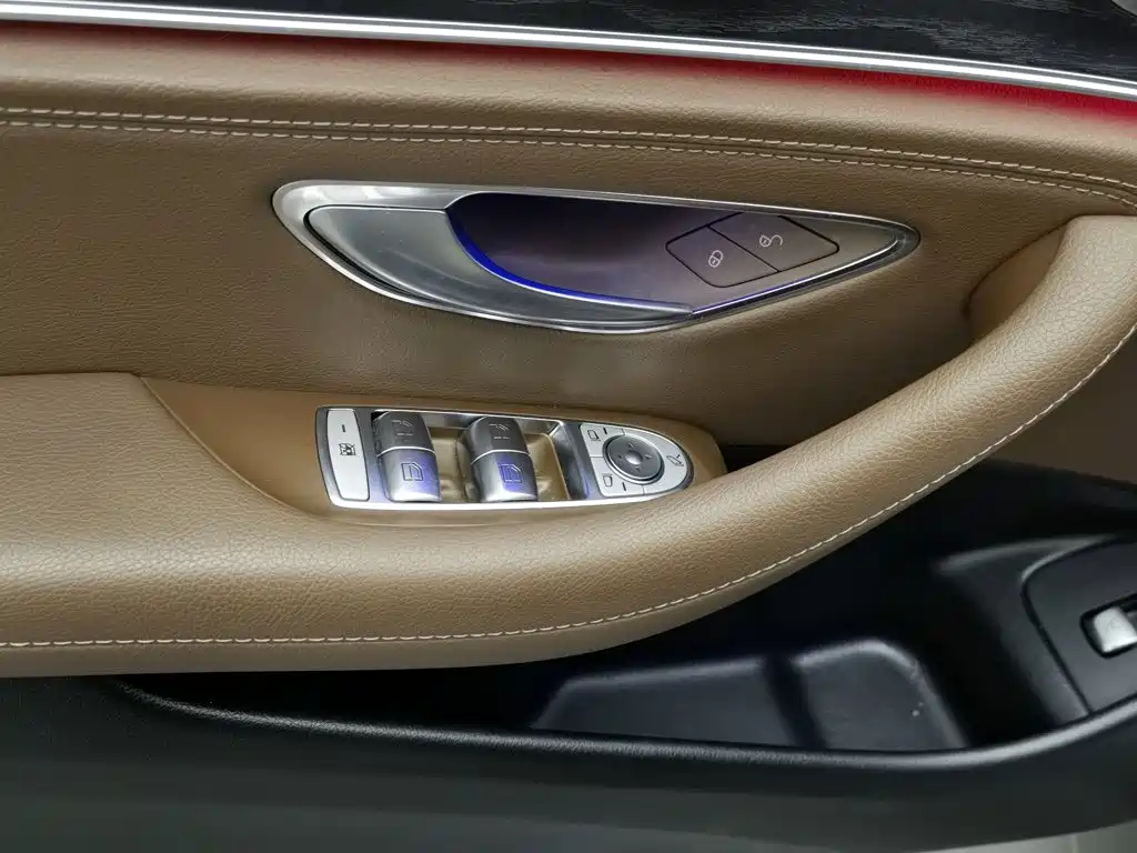 Mercedes-Benz E-Class — миниатюра 9