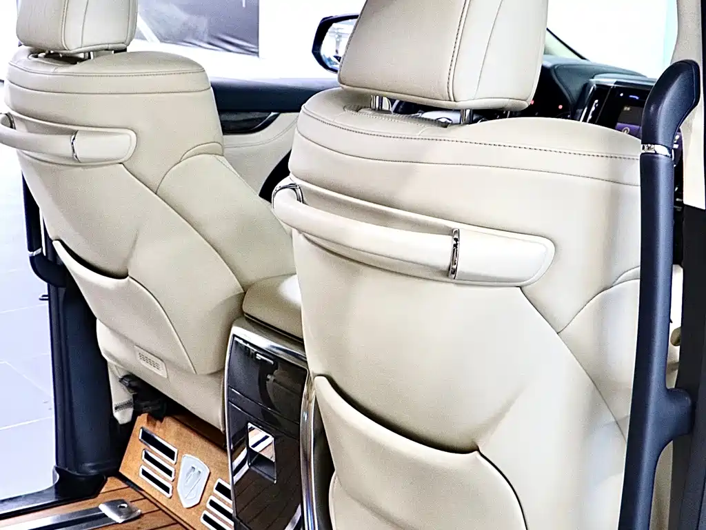 Toyota Alphard — миниатюра 17