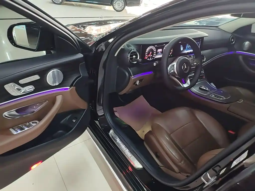 Mercedes-Benz E-Class — миниатюра 16