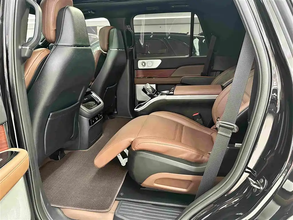 Lincoln Navigator — миниатюра 12