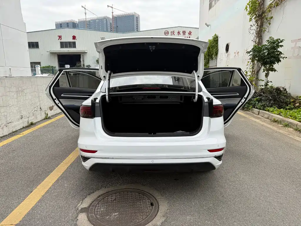 Geely Emgrand — миниатюра 12