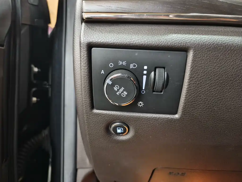 Jeep Grand Cherokee (Import) — миниатюра 9