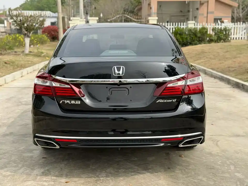 Honda Accord — миниатюра 9