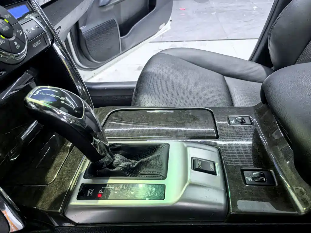 Toyota Reiz — миниатюра 9
