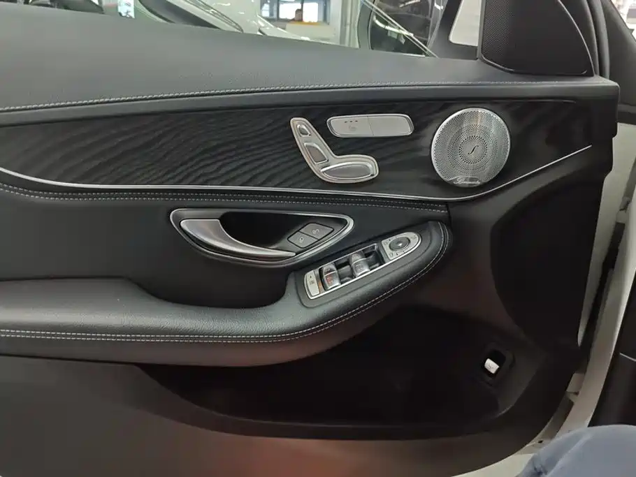 Mercedes-Benz C-Class — миниатюра 7