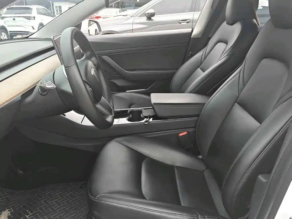 Tesla Model 3 — миниатюра 5