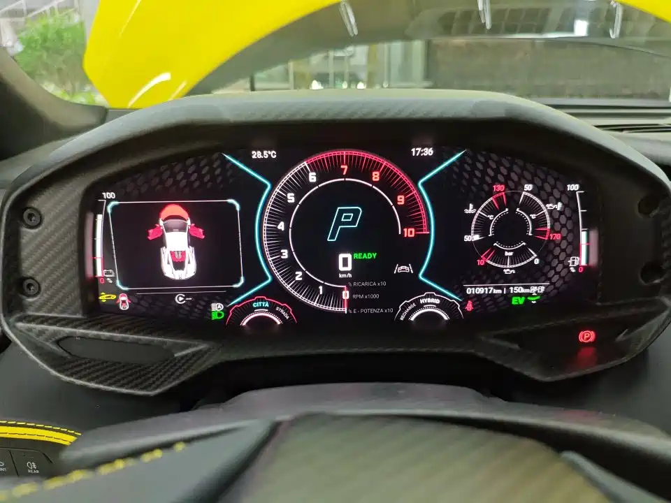 Lamborghini Revuelto — миниатюра 7
