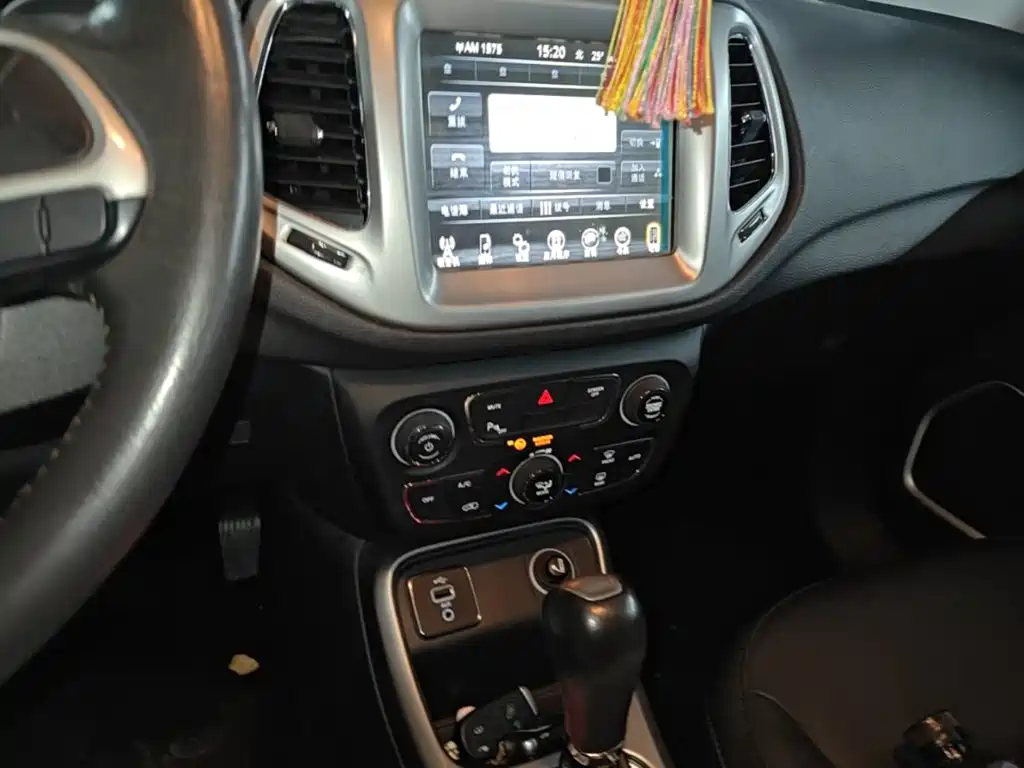 Jeep Compass — миниатюра 13