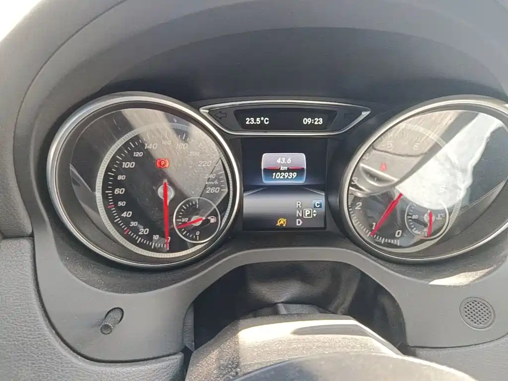 Mercedes-Benz GLA — миниатюра 12