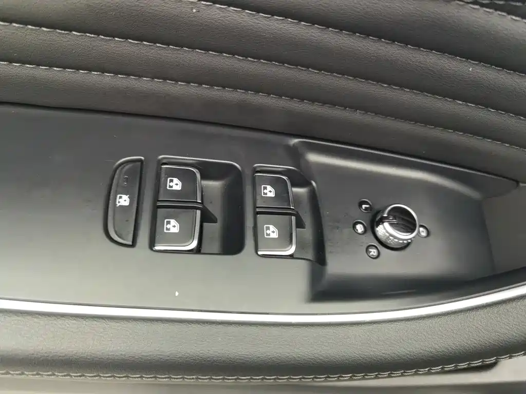 Hongqi Hongqi HS5 — миниатюра 9