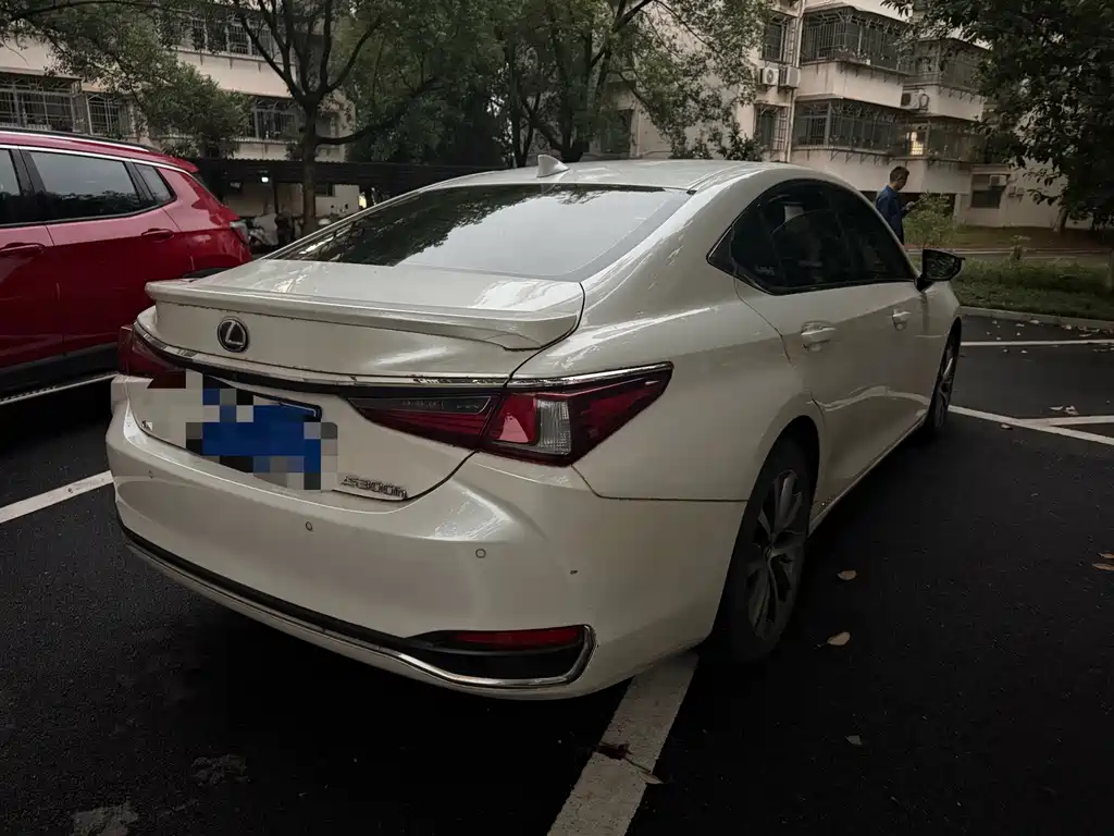 Lexus ES — миниатюра 8