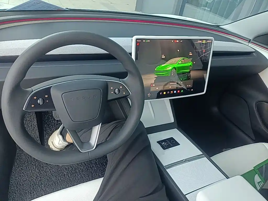 Tesla Model 3 — миниатюра 10