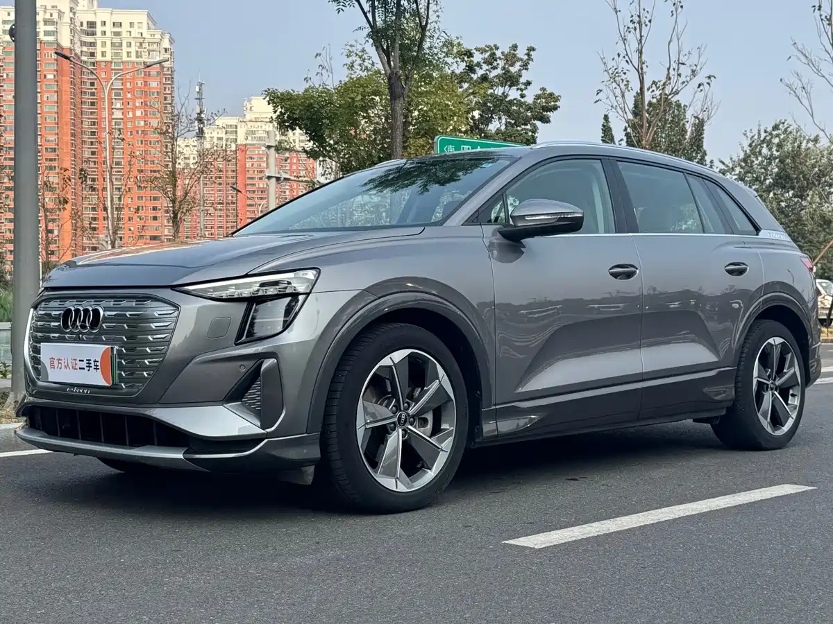 奥迪Q5 e-tron 2022款 40 e-tron 星耀型 锦衣套装 2023