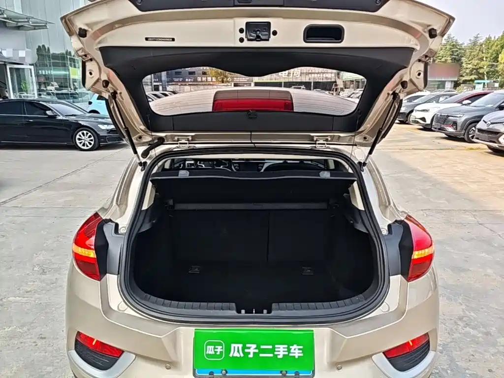 Geely Emgrand GS — миниатюра 19
