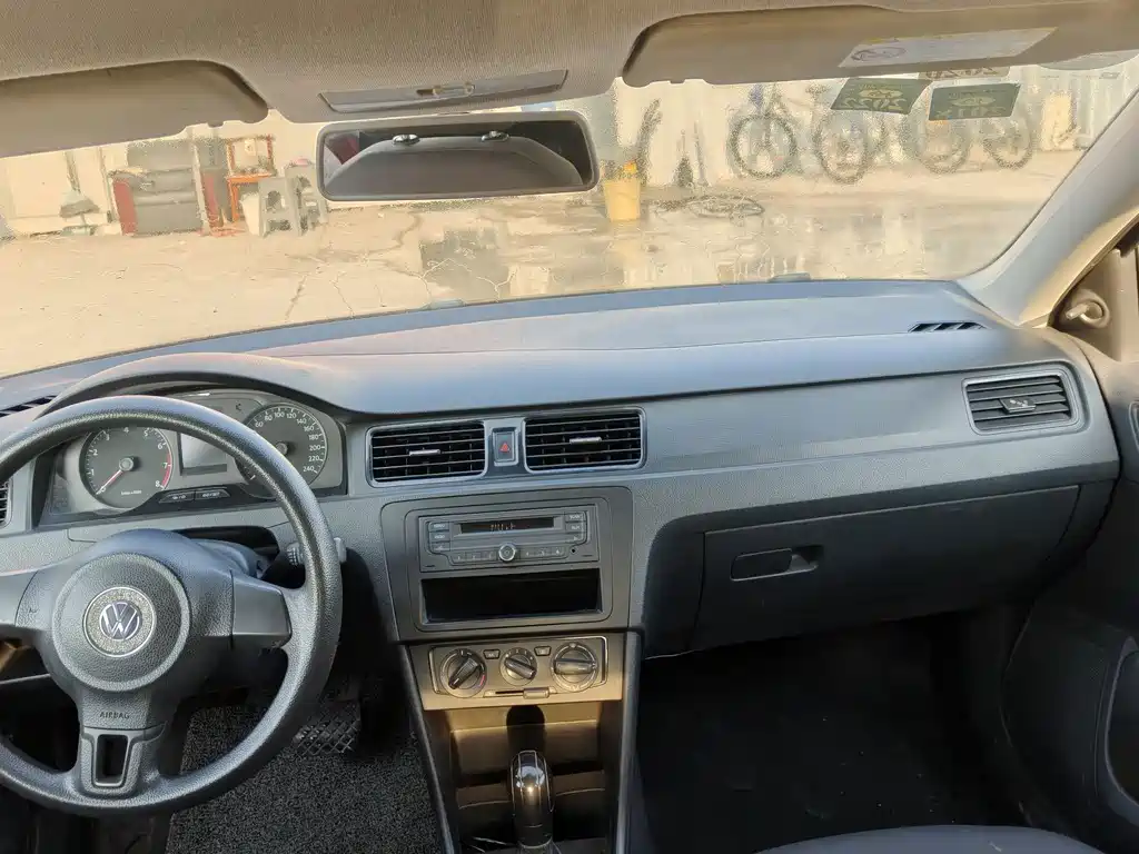 Volkswagen Santana — миниатюра 2